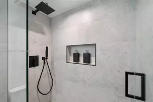 400 South Pointe Dr, Miami Beach, FL 33139 - Photo 18