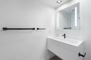 400 South Pointe Dr, Miami Beach, FL 33139 - Photo 16