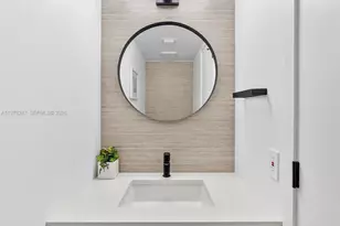 400 South Pointe Dr, Miami Beach, FL 33139 - Photo 20