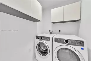 851 NE 1st Ave, Miami, FL 33132 - Photo 18