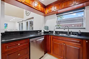 6523 NW 170th Ln, Hialeah, FL 33015 - Photo 10