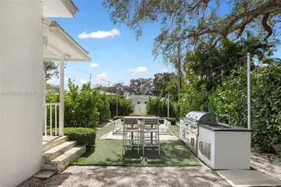 1098 NE 99th St, Miami Shores, FL 33138 - Photo 10
