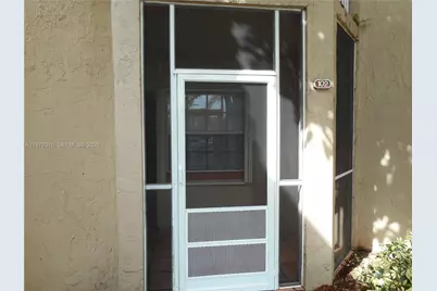 301 SW 86th Ave #102, Pembroke Pines, FL 33025 - Photo 2