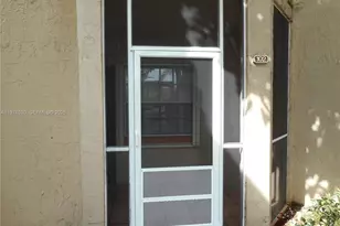 301 SW 86th Ave, Pembroke Pines, FL 33025 - Photo 2