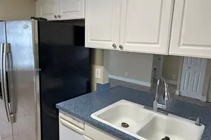 301 SW 86th Ave, Pembroke Pines, FL 33025 - Photo 10