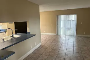 301 SW 86th Ave, Pembroke Pines, FL 33025 - Photo 4
