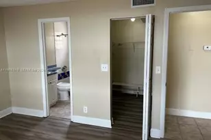 301 SW 86th Ave, Pembroke Pines, FL 33025 - Photo 14