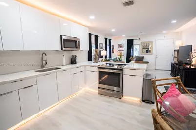 8012 NW 10th Ct, Miami, FL 33150 - Photo 10