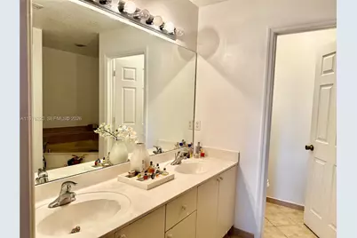 2048 NE 35th Ave, Homestead, FL 33033 - Photo 12