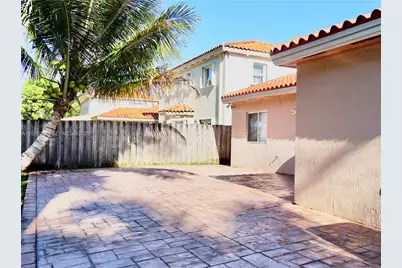 2048 NE 35th Ave, Homestead, FL 33033 - Photo 4