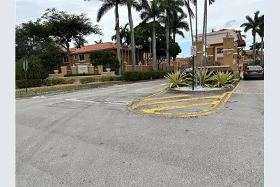 745 SW 107th Ave, Pembroke Pines, FL 33025 - Photo 24