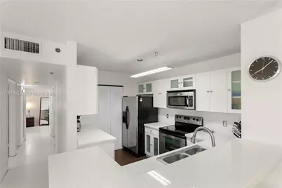 19555 E Country Club Dr #8208, Aventura, FL 33180 - Photo 8