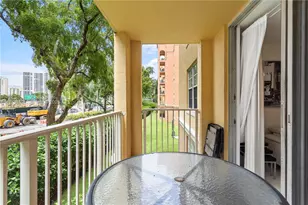 19555 E Country Club Dr, Aventura, FL 33180 - Photo 24