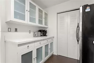 19555 E Country Club Dr, Aventura, FL 33180 - Photo 10