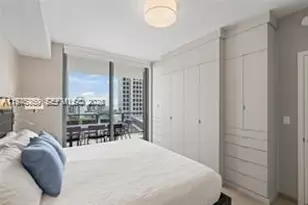 68 SE 6th St, Miami, FL 33131 - Photo 8