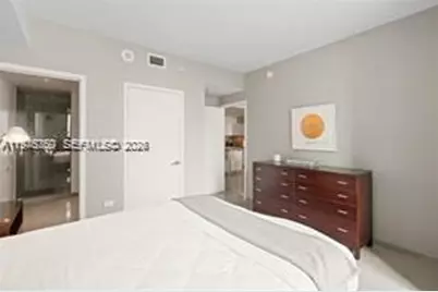 68 SE 6th St #1209, Miami, FL 33131 - Photo 16
