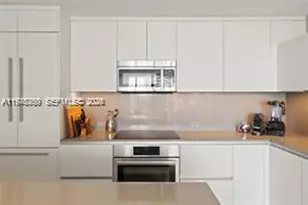 68 SE 6th St, Miami, FL 33131 - Photo 32