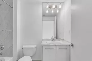 253 NE 2nd St, Miami, FL 33132 - Photo 16