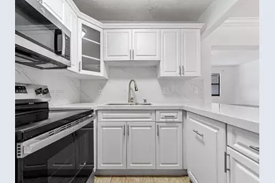 7121 SW 102nd Ct, Miami, FL 33173 - Photo 8