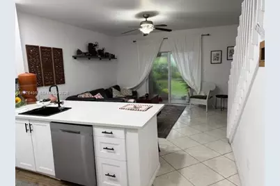 5737 NW 114th Path #112, Doral, FL 33178 - Photo 4