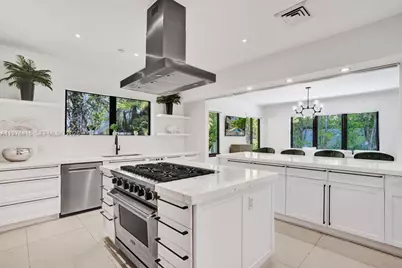 5735 N Bay Rd, Miami Beach, FL 33140 - Photo 14