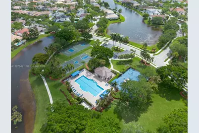 1008 Highland Meadows Dr, Weston, FL 33327 - Photo 8