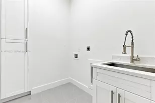 1120 NE 32nd Ln, Cape Coral, FL 33990 - Photo 32