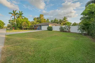 11400 Tara Dr, Plantation, FL 33325 - Photo 4