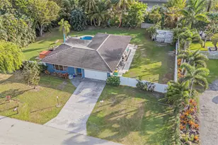 11400 Tara Dr, Plantation, FL 33325 - Photo 2