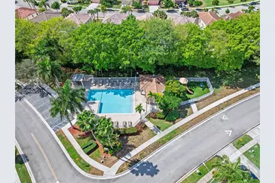 547 NW 157th Ln, Pembroke Pines, FL 33028 - Photo 32
