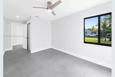 212 SW 7th St, Hallandale Beach, FL 33009 - Photo 10