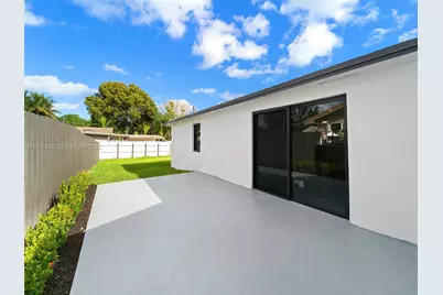 212 SW 7th St, Hallandale Beach, FL 33009 - Photo 20