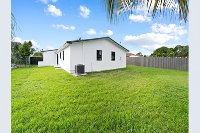 212 SW 7th St, Hallandale Beach, FL 33009 - Photo 18