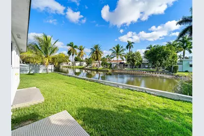 212 SW 7th St, Hallandale Beach, FL 33009 - Photo 16