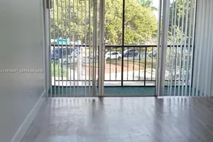 8820 Fontainebleau Blvd, Miami, FL 33172 - Photo 12