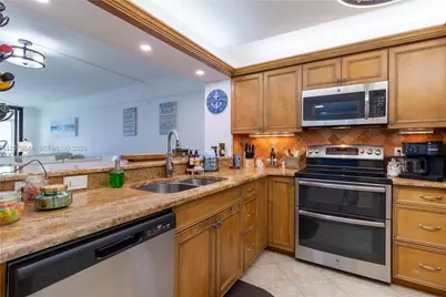 4253 Bay Beach Ln #G2, Fort Myers, FL 33931 - Photo 4