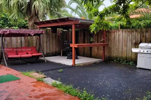 10932 SW 25th St, Miami, FL 33165 - Photo 20