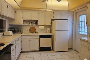 330 SE 2nd St, Hallandale Beach, FL 33009 - Photo 4