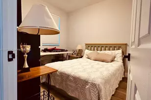 822 SW 143rd Terrace, Pembroke Pines, FL 33027 - Photo 10