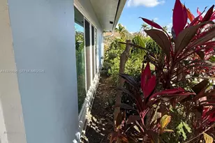 8105 NW 74th Terrace, Tamarac, FL 33321 - Photo 2