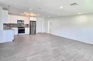 4438 E Riverside Dr, Fort Myers, FL 33905 - Photo 1