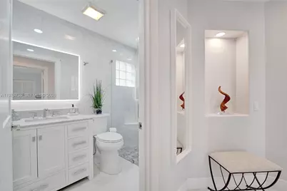 1078 Laguna Springs Dr, Weston, FL 33326 - Photo 22