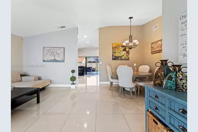 615 NW 134th Pl, Miami, FL 33182 - Photo 2