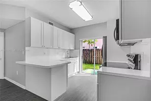 8021 Lake Dr, Doral, FL 33166 - Photo 8