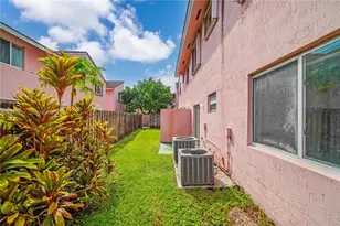 8021 Lake Dr, Doral, FL 33166 - Photo 20