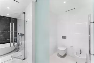 300 Biscyane Blvd Way, Miami, FL 33131 - Photo 16