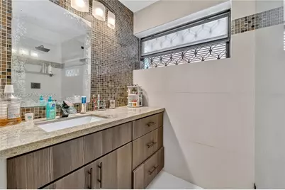 1490 Laguna Ln, Pembroke Pines, FL 33026 - Photo 16