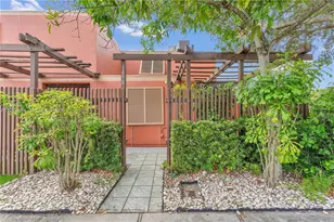 1490 Laguna Ln, Pembroke Pines, FL 33026 - Photo 2