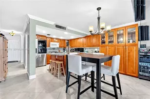 1490 Laguna Ln, Pembroke Pines, FL 33026 - Photo 8