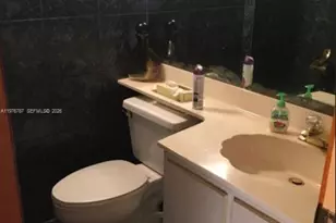 655 W Park Dr, Miami, FL 33172 - Photo 6